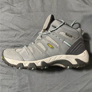 Keen waterproof hiking boots size 9 women